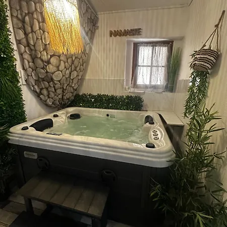 Maison Familiale à 2 Min à Pied De L'institut A Armand Calme Jeux Babyfoot Jacuzzi Proche Casa vacanze Saint-Laurent-dʼAigouze